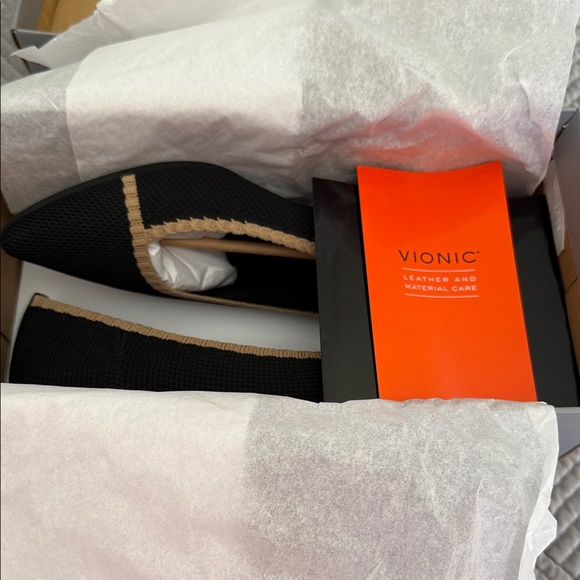 Vionic Dahlia Black and Tan Knit Flats - Picture 4 of 5